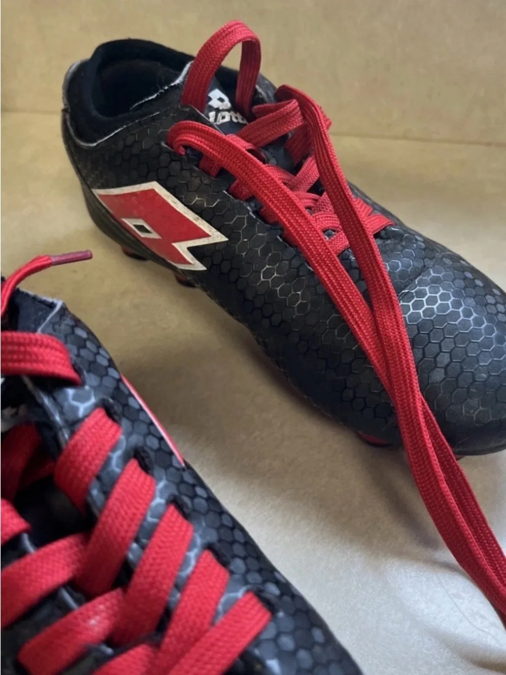 Lotto Forza Storm Size 3 Youth Kids Black/Red Soccer Cleats